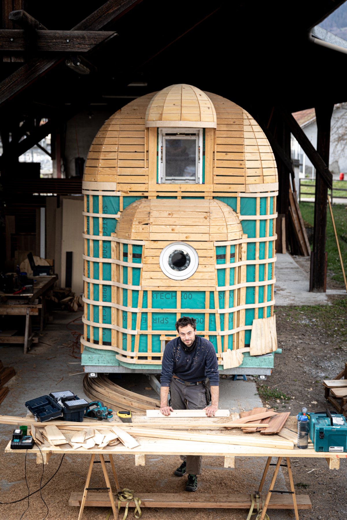 Tiny housse sur le chantier de construction Tiny housse sur le chantier de construction